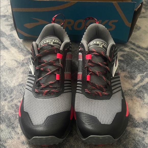 Brooks Cascadia 13 Black and Red Trail Shoes - Picture 2 of 5